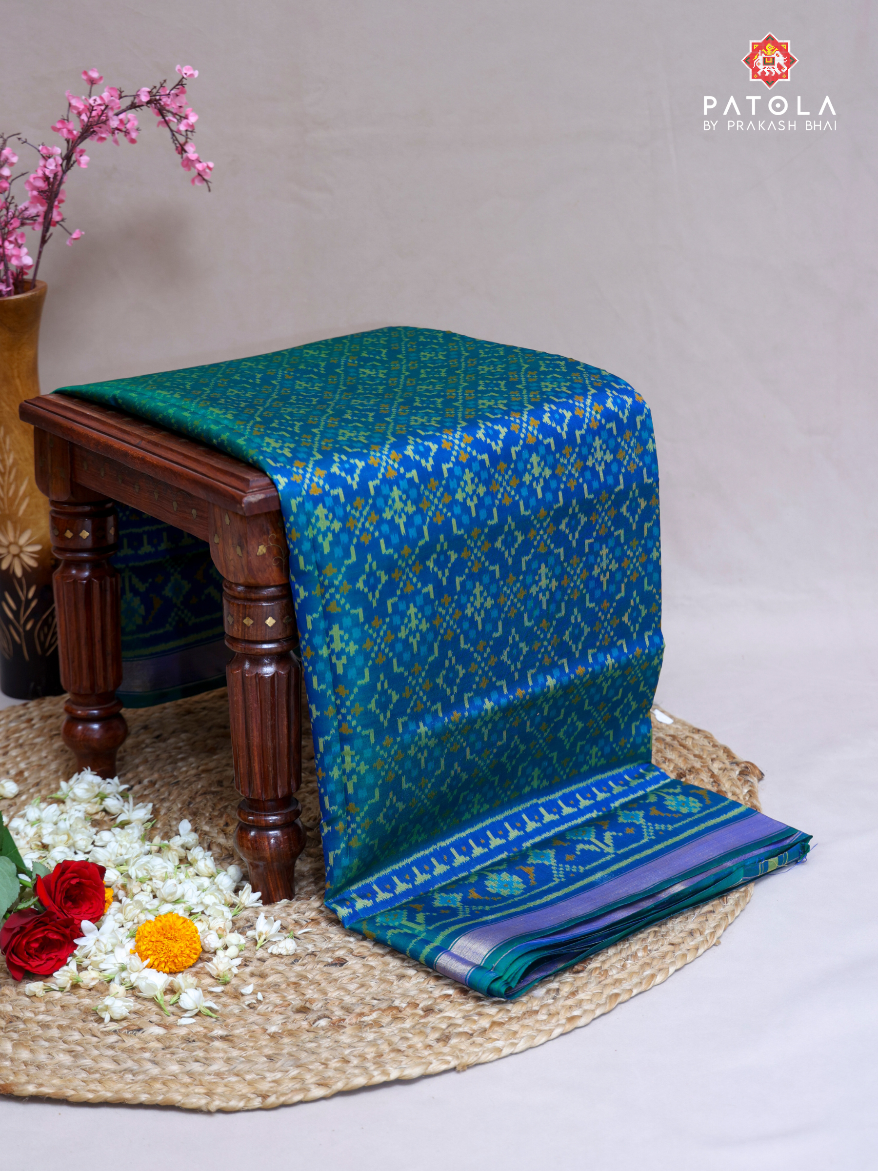 Button Phoon Design With Ghughroo Border Single Ikat Patola Saree